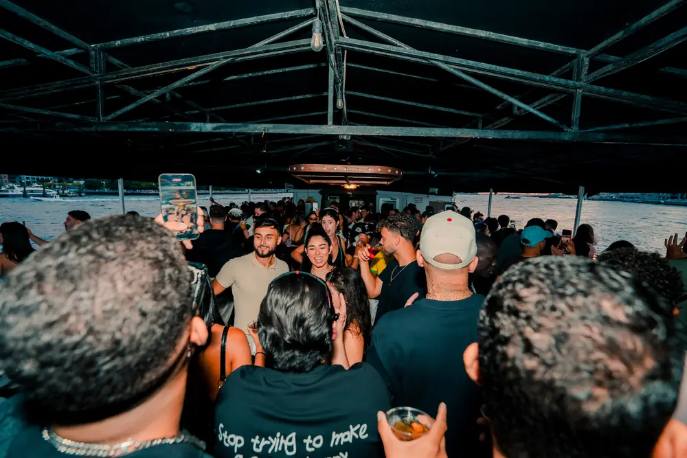 Pista lotada no WeFunk em Alto Mar