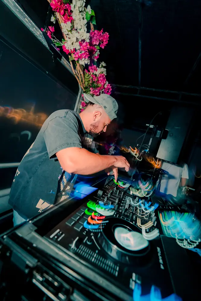 DJ tocando no WeFunk em Alto Mar